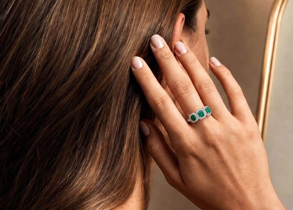 Collezione Eos di Conte Diamonds: anello con smeraldo, rubino, zaffiro